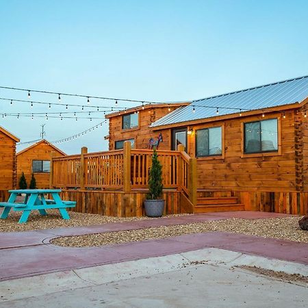 The Big Texan - Cabins And Wagons Амарилло Экстерьер фото
