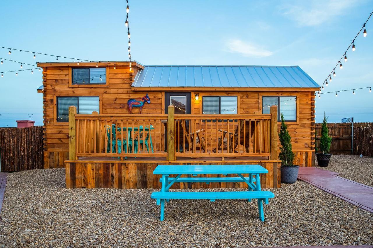 The Big Texan - Cabins And Wagons Амарилло Экстерьер фото