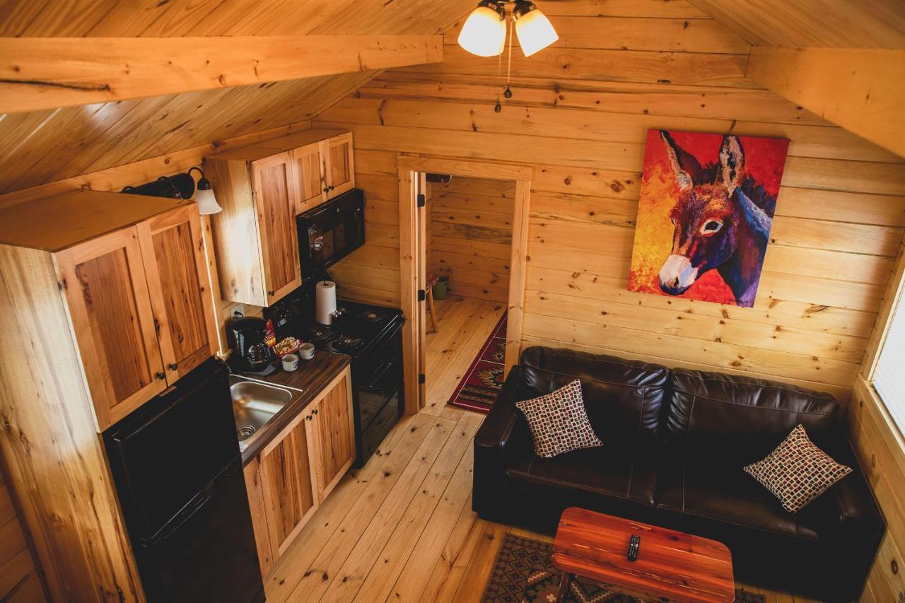 The Big Texan - Cabins And Wagons Амарилло Экстерьер фото